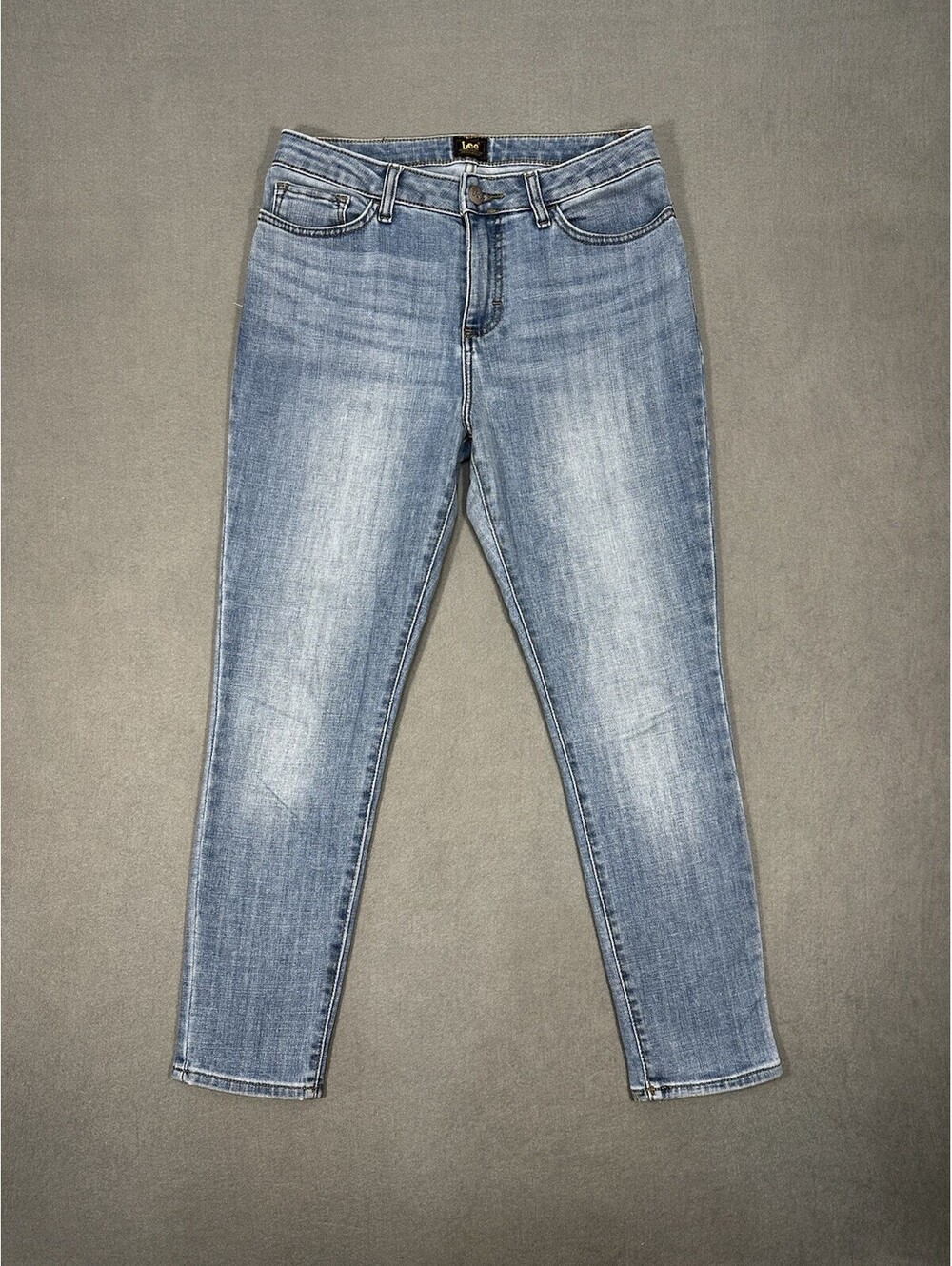 Lee Women’s Slim 30x26.5 Straight Jeans Size 8 Short Light Wash Stretch Denim